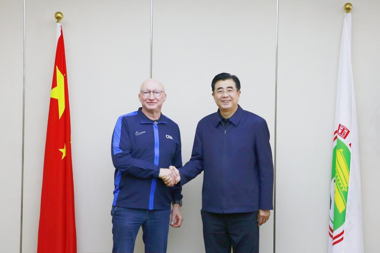 欧冠下载中心-官方:克瑞斯-范普维尔德再次出任中国足球协会技术总监